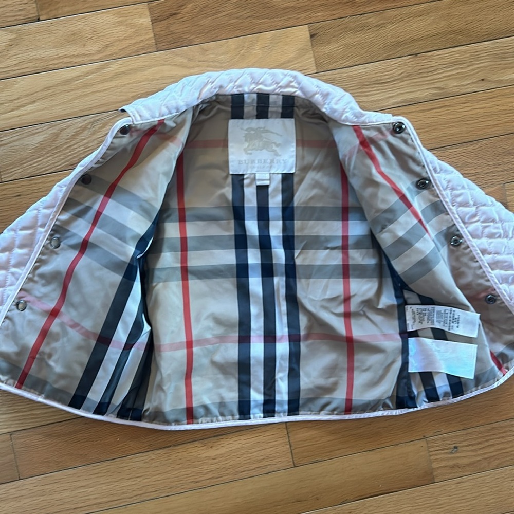 Burberry Children coat for 2-4y - Unisex. Classic! I didn’t want to sell it. 😫